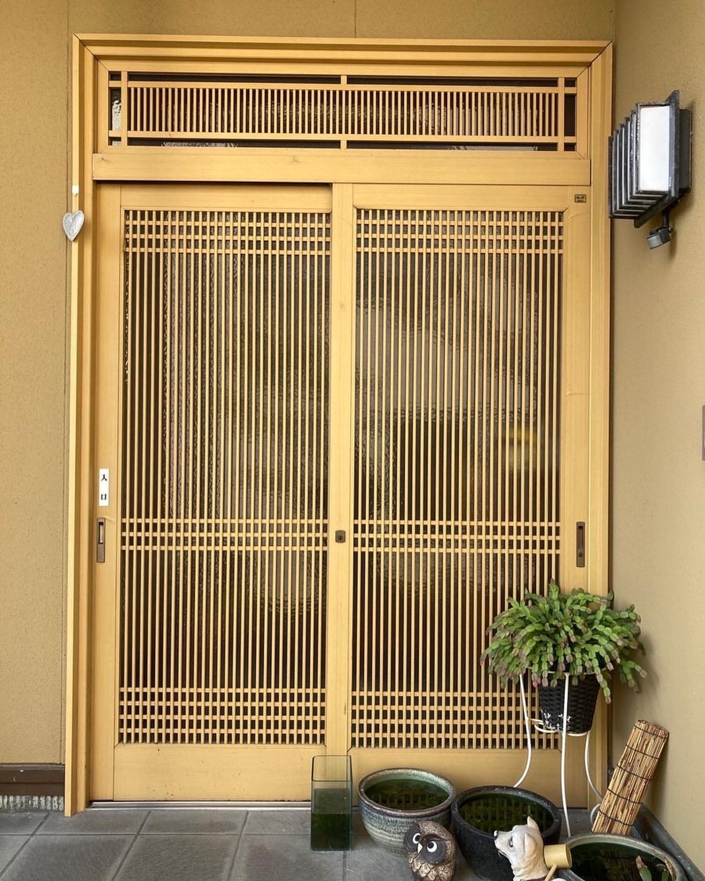 玄関ドア?(Instagram)